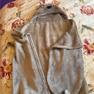 Cozy brown Hooded bear toddler Blanket